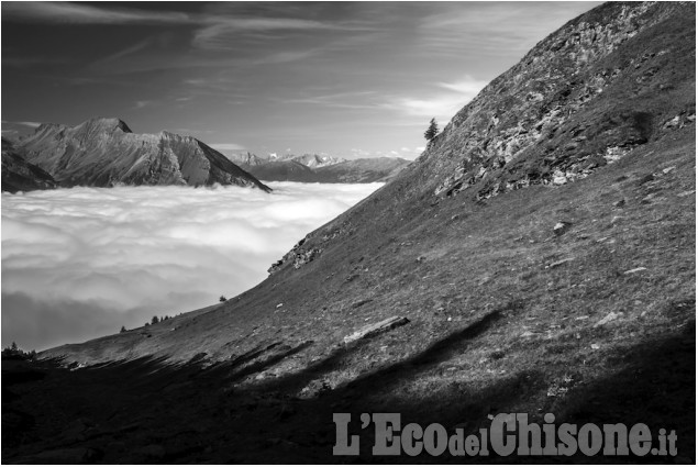 Ombre e nebbie sotto il colle dell'Orsiera di Claudio Bonifazio