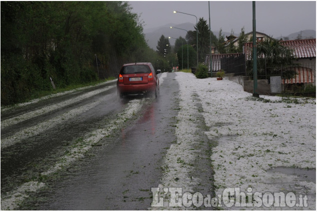 Bibiana: immagini della grandinata, come neve sulla soglia di casa