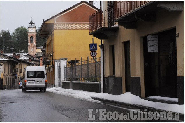 Bibiana: immagini della grandinata, come neve sulla soglia di casa
