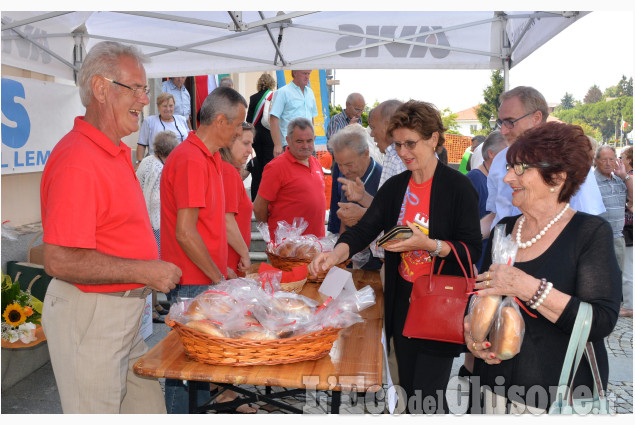 San Pietro VL  Distribuzione pane Caritum