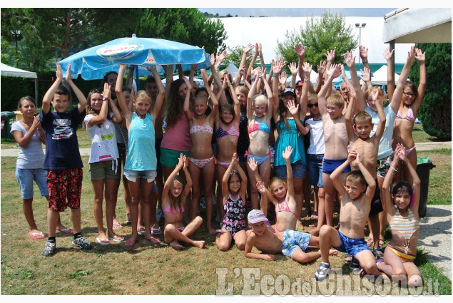 Pinerolo: Ragazzi Bielorussi in piscina ospiti dell &#039;associazione Il Bucaneve