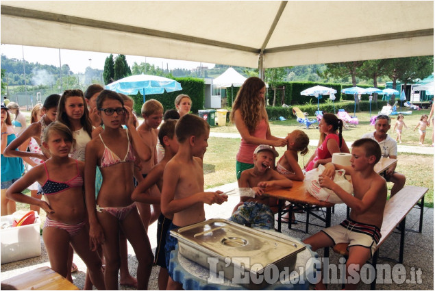 Pinerolo: Ragazzi Bielorussi in piscina ospiti dell &#039;associazione Il Bucaneve
