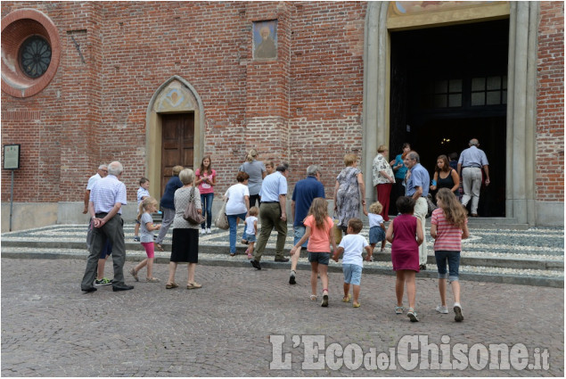 Pinerolo: San Maurizio Benedizione dei bambini 