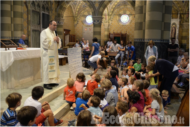 Pinerolo: San Maurizio Benedizione dei bambini 