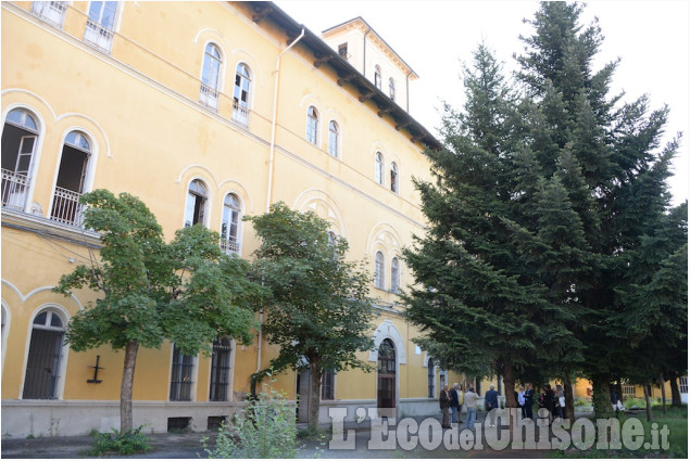 Pinerolo il Comitato per la Valorizzazione della Caserma Bochard in visita