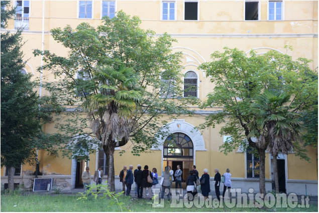 Pinerolo il Comitato per la Valorizzazione della Caserma Bochard in visita