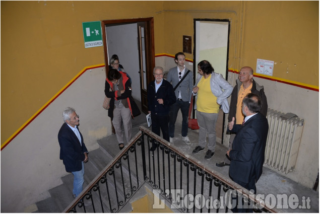 Pinerolo il Comitato per la Valorizzazione della Caserma Bochard in visita