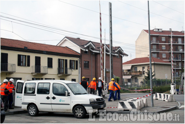 Nichelino, cavi tranciati sulla ferrovia e lavori in corso