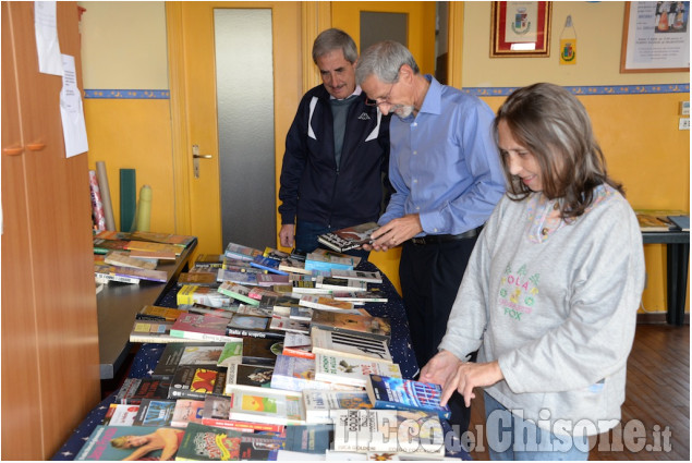 La festa del libro nella piccola biblioteca di Prarostino