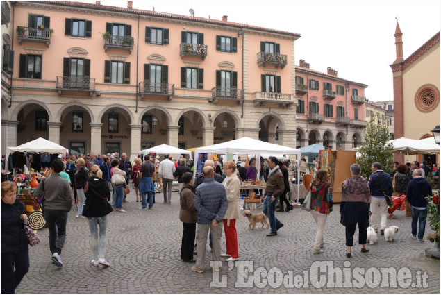 Pinerolo: Mercatino delle pulci.