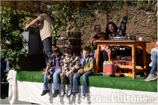 Una domenica a Prarostino con i carri della festa dell&#039;uva