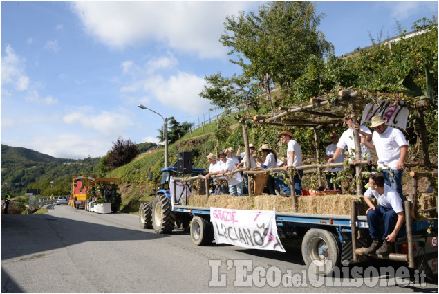 Una domenica a Prarostino con i carri della festa dell&#039;uva