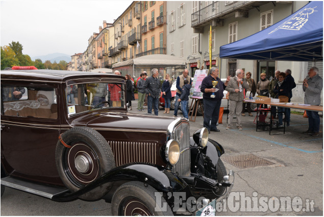 Pinerolo : Raduno auto e moto storiche