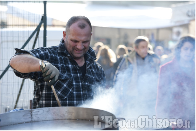 Fiera dei Santi: bel tempo e folla a Luserna San Giovanni