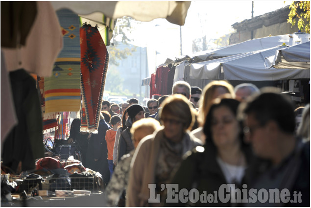 Cavour presa d&#039;assalto nei primi giorni di Tuttomele 2015