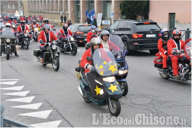 Pinerolo Babbi Natali in partenza per Torino