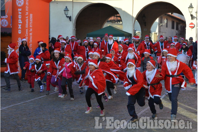 Frossasco :la corsa dei Babbi Natale