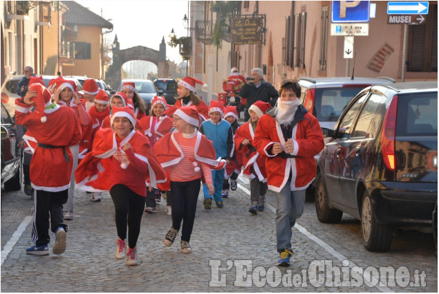 Frossasco :la corsa dei Babbi Natale