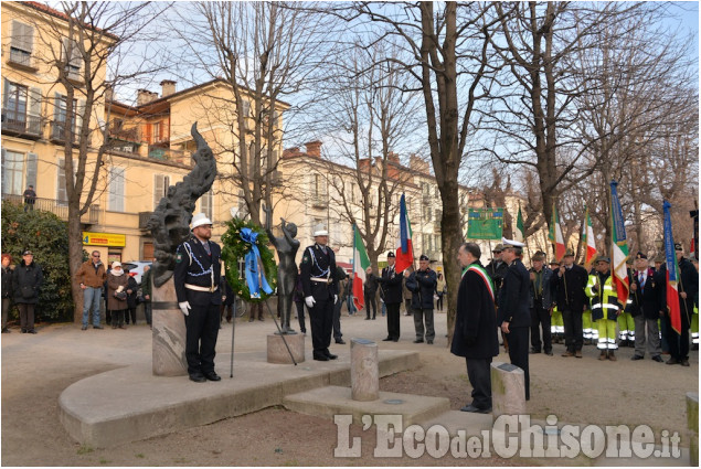 Pinerolo corteo per ricordare &quot; il giorno della memoria&quot;