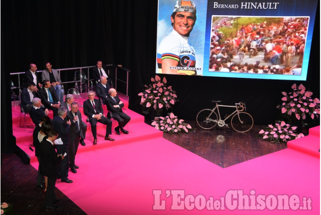 Pinerolo: Presentazione del Giro d&#039;Italia con i grandi campioni del pedale