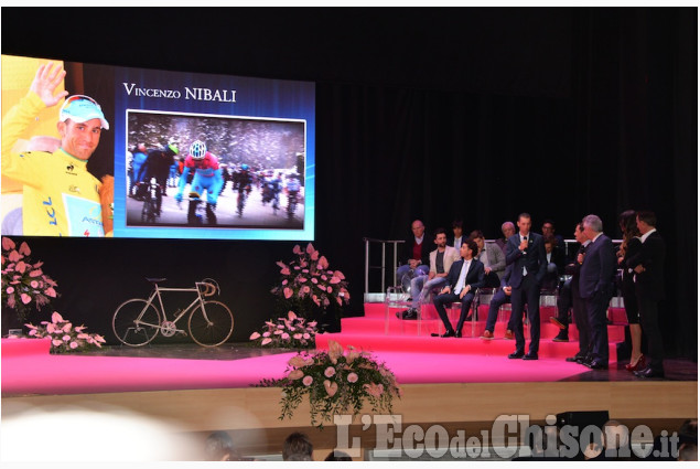 Pinerolo: Presentazione del Giro d&#039;Italia con i grandi campioni del pedale
