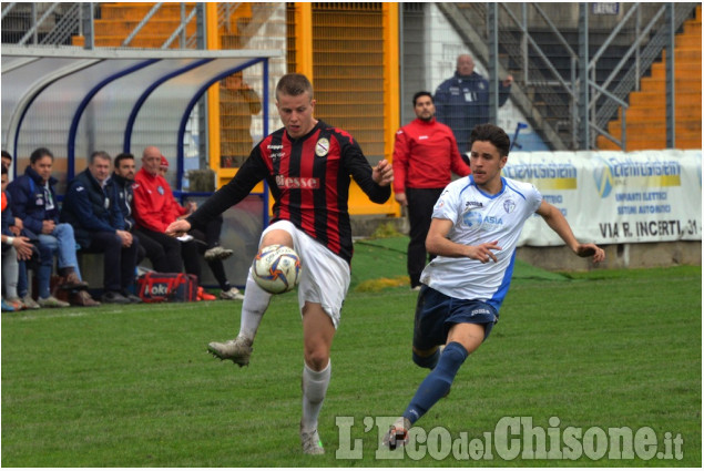 Calcio Pinerolo-Argentina Arma