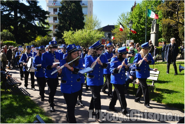 Cumiana in festa, tra fiori, colori e memoria