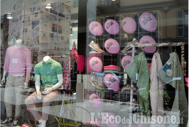 Giro d&#039;Italia,le vetrine di Pinerolo si preparano