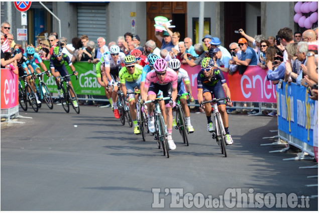 Pinerolo Giro d&#039;Italia scatti fotografici in corso Torino