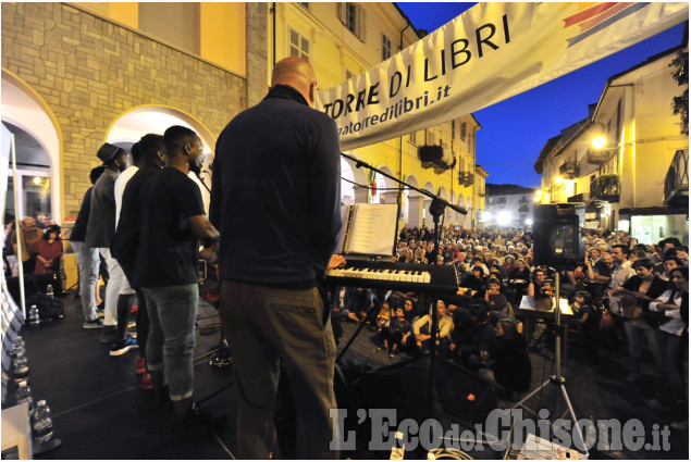 Una Torre di libri: &quot;Coromoro&quot;