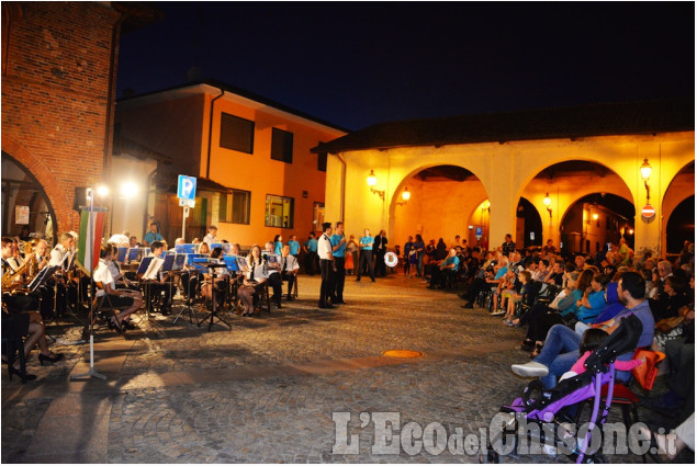 A Frossasco la Filarmonica è scesa in piazza