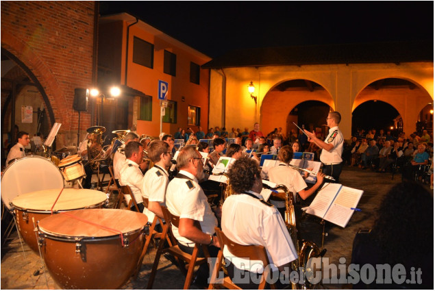 A Frossasco la Filarmonica è scesa in piazza