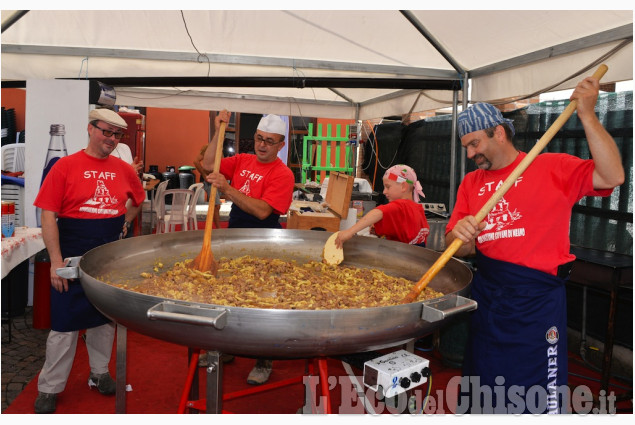 Macello gran paella per la festa in paese