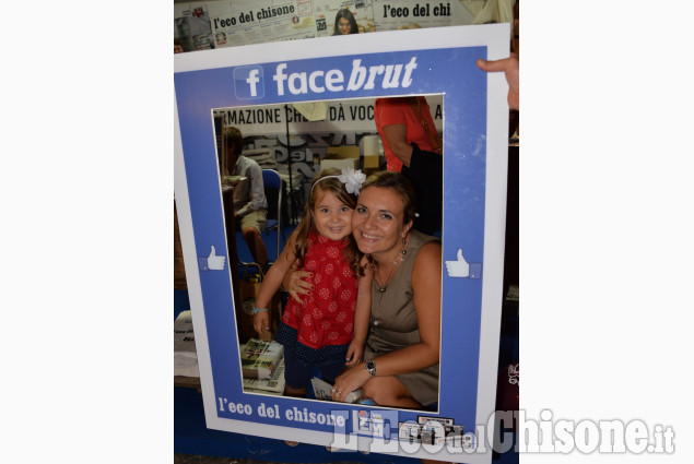 Facce da Artigianato: anche nel week-end tantissimi selfie allo stand de &quot;L&#039;Eco&quot;