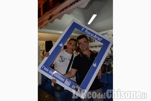Facce da Artigianato: anche nel week-end tantissimi selfie allo stand de &quot;L&#039;Eco&quot;