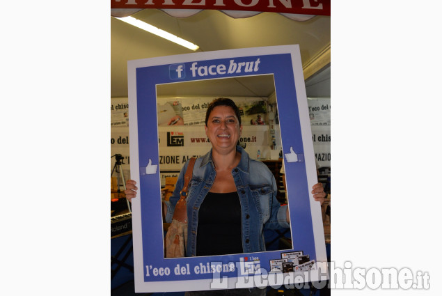 Facce da Artigianato: anche nel week-end tantissimi selfie allo stand de &quot;L&#039;Eco&quot;