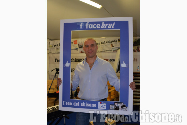 Facce da Artigianato: anche nel week-end tantissimi selfie allo stand de &quot;L&#039;Eco&quot;