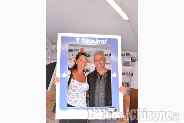 Facce da Artigianato: anche nel week-end tantissimi selfie allo stand de &quot;L&#039;Eco&quot;