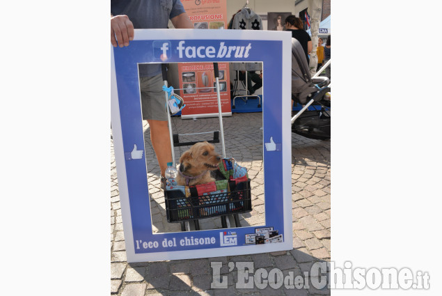 Facce da Artigianato: anche nel week-end tantissimi selfie allo stand de &quot;L&#039;Eco&quot;