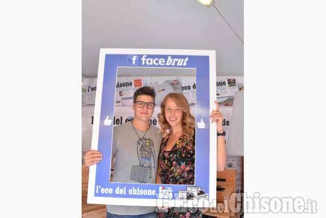 Facce da Artigianato: anche nel week-end tantissimi selfie allo stand de &quot;L&#039;Eco&quot;