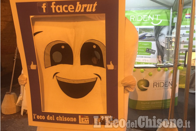 Facce da Artigianato: anche nel week-end tantissimi selfie allo stand de &quot;L&#039;Eco&quot;