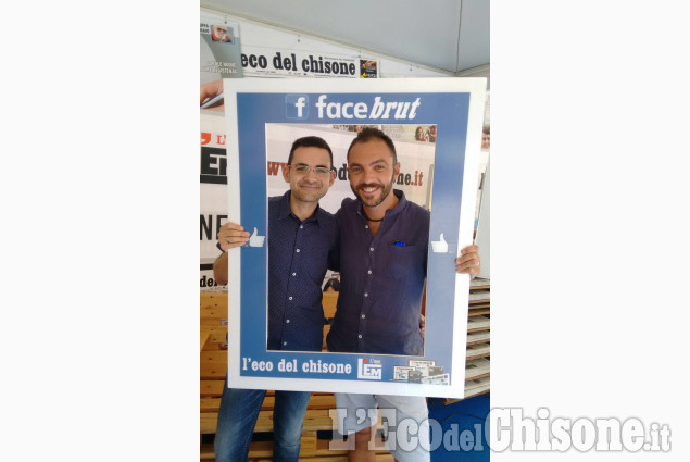 Facce da Artigianato: anche nel week-end tantissimi selfie allo stand de &quot;L&#039;Eco&quot;