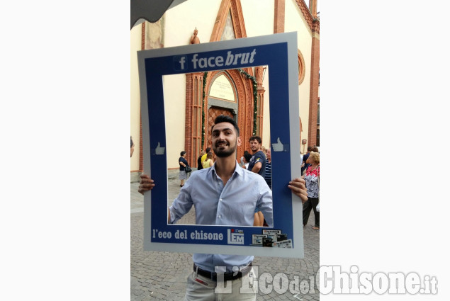 Facce da Artigianato: anche nel week-end tantissimi selfie allo stand de &quot;L&#039;Eco&quot;