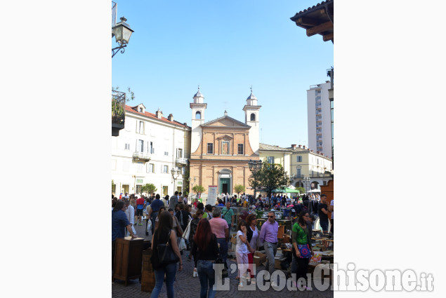 Pinerolo: Bel tempo sul mercatino delle pulci