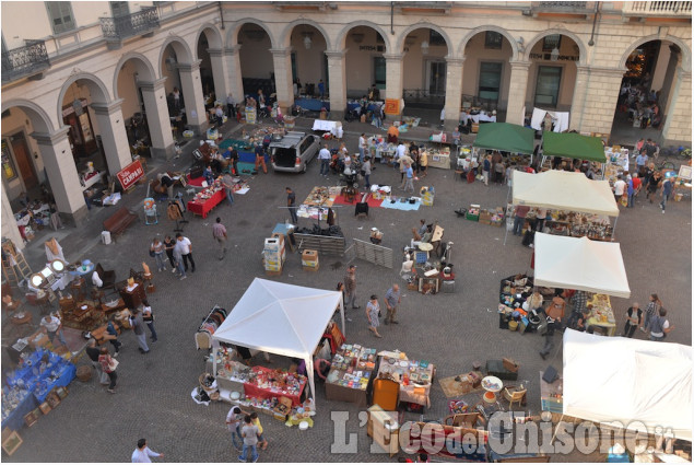 Pinerolo: Bel tempo sul mercatino delle pulci