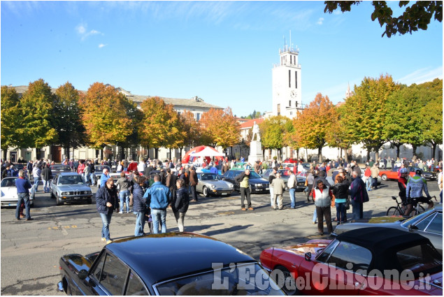 Pinerolo: 4°Raduno auto e moto del passato