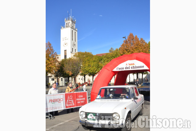 Pinerolo: 4°Raduno auto e moto del passato