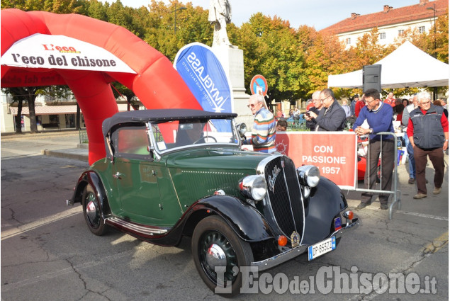 Pinerolo: 4°Raduno auto e moto del passato