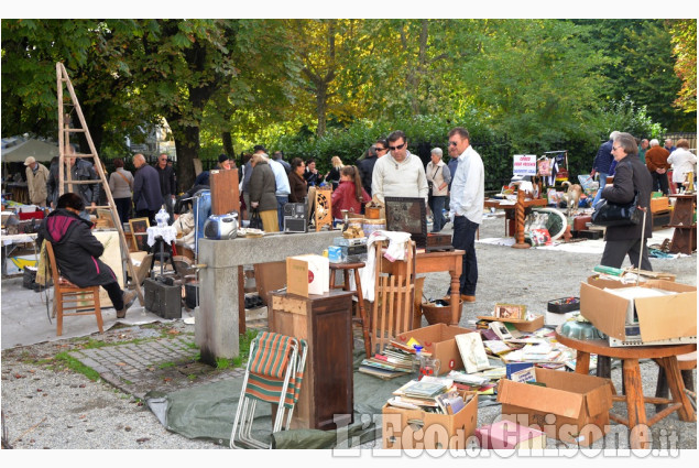 Pinerolo: Mercatino delle pulci sotto i viali