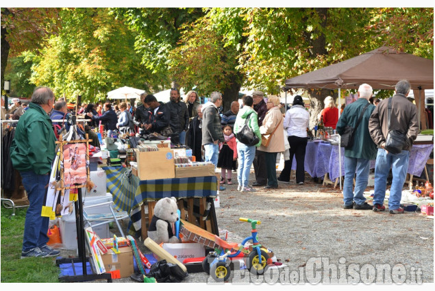 Pinerolo: Mercatino delle pulci sotto i viali